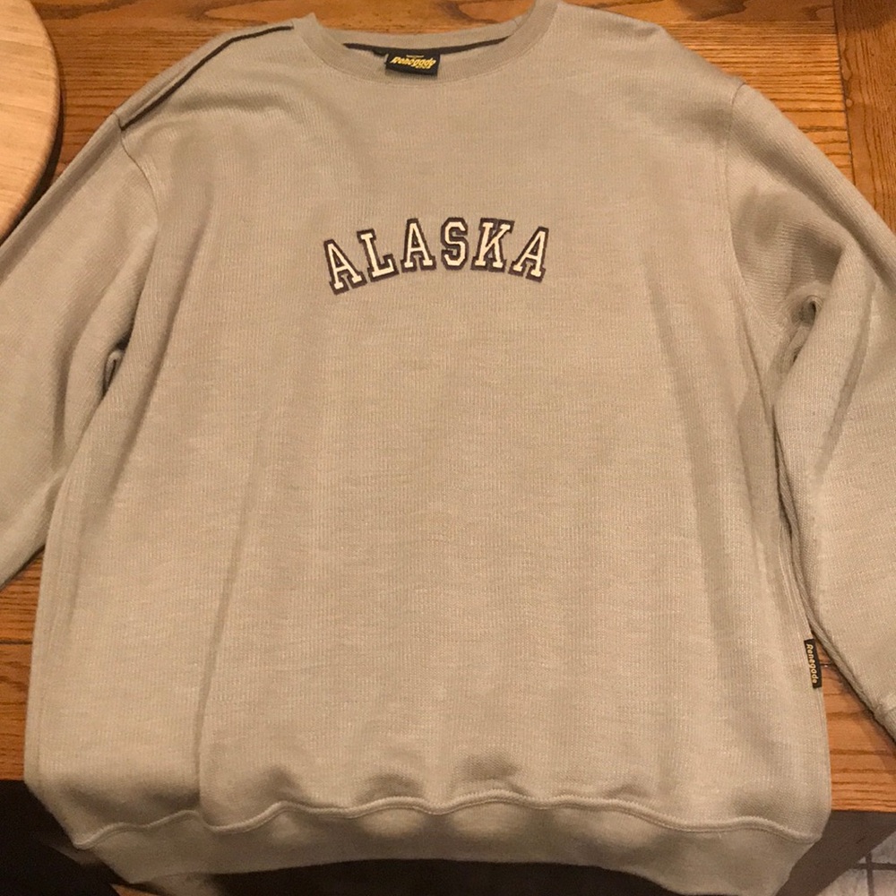 Men’s sweatshirt that says Alaska.